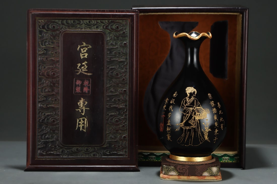 An Exquisite Ru yao Mirror black glaze Gilding Figure Pattern Flower Pattern with poem Vase: An Exquisite Ru yao Mirror black glaze Gilding Figure Pattern Flower Pattern with poem Vase,Song Dynasty, China , With Mark,Size:10.6inx6.1in,汝窑乌金釉鎏金&#