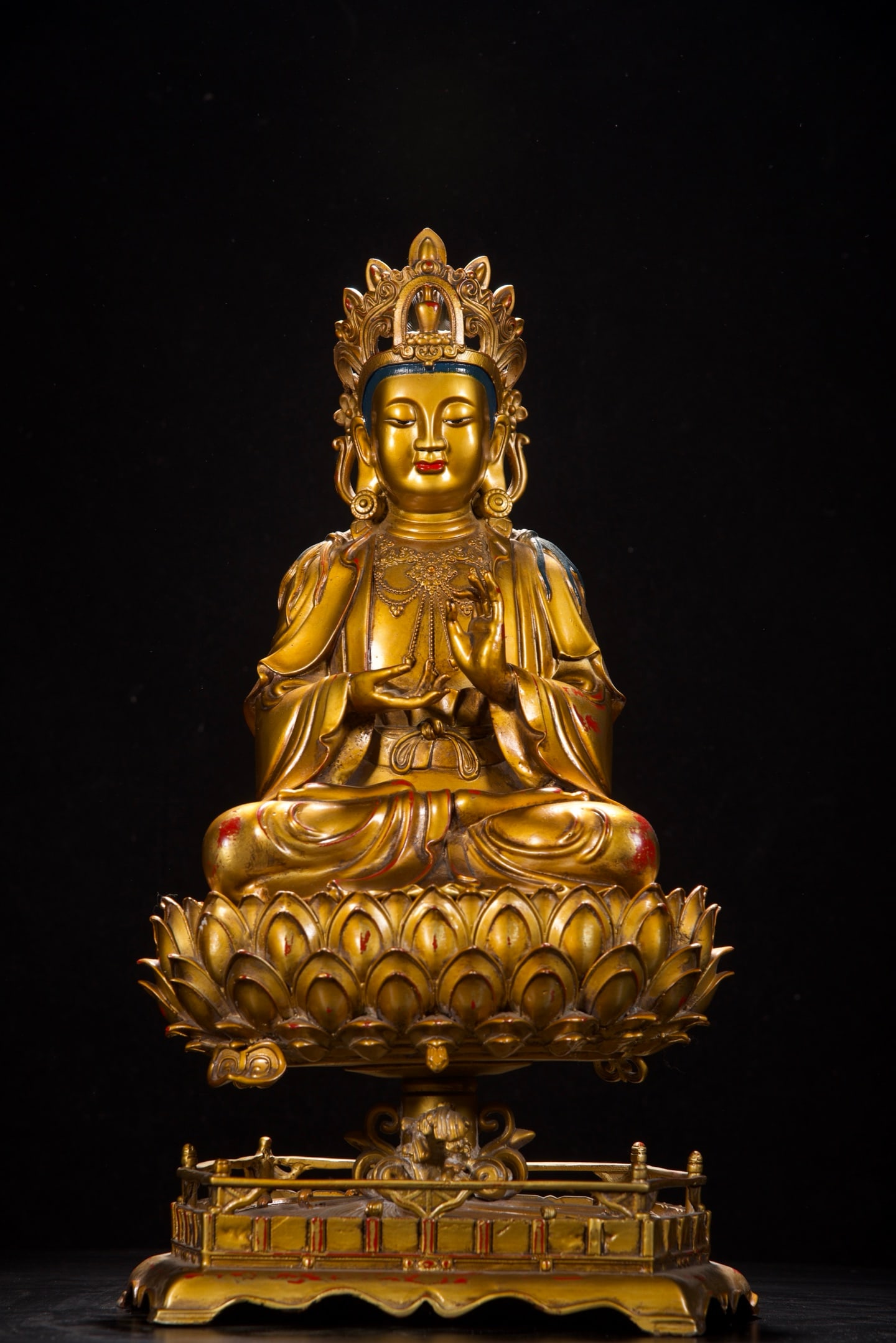 An Exquisite Gilt Bronze Statue of Avalokitesvara