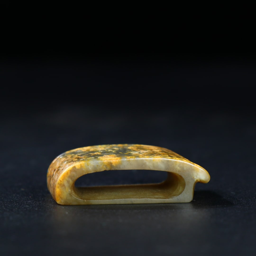 An Exquisite White Jade Ornament: An Exquisite White Jade Ornament,Han Dynasty,China,Size:1.6inx0.8inx0.5in,Weight:15g,白玉摆件,中国汉代