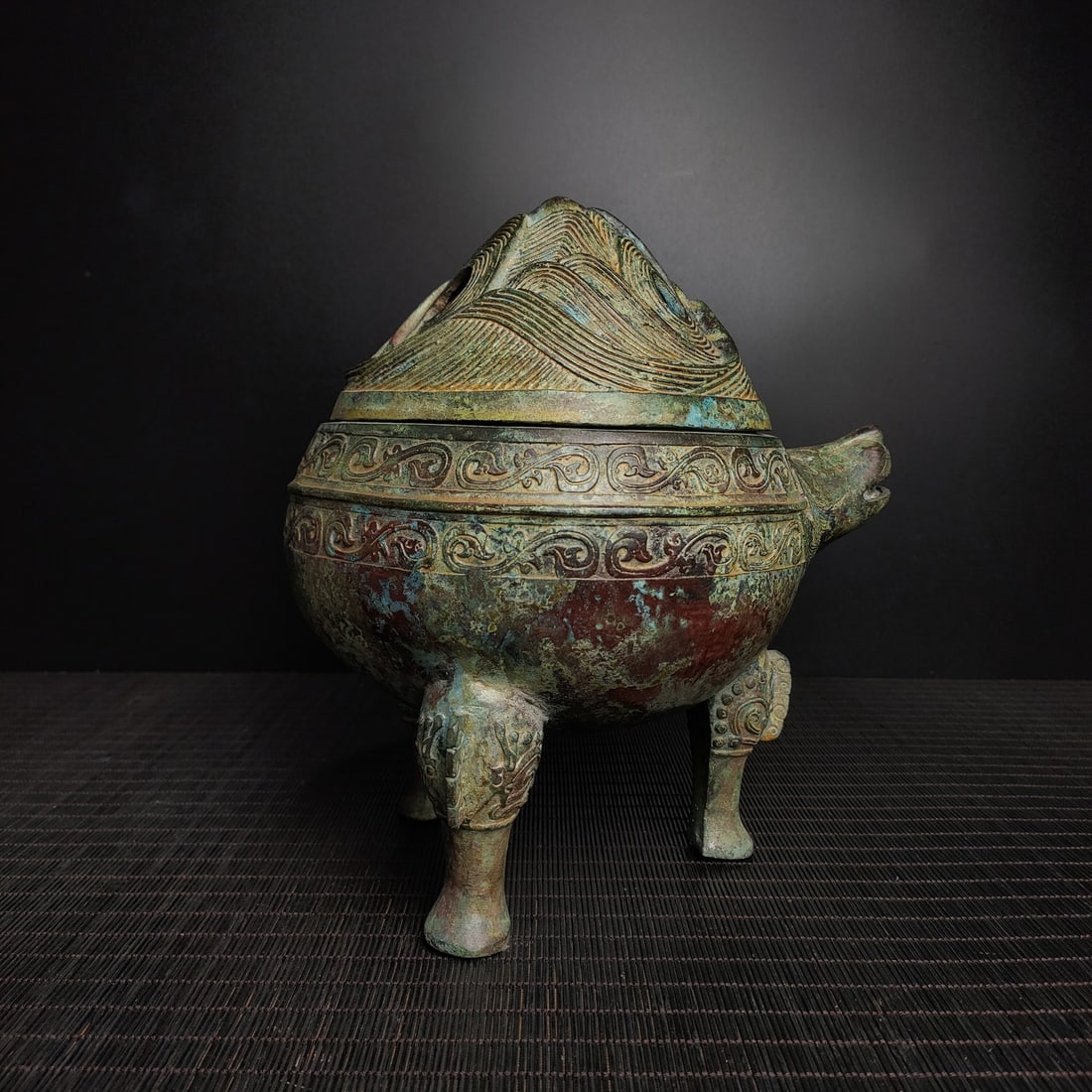 An Exquisite Bronze Dragon Pattern Tripod Censer,With Inscription: An Exquisite Bronze Dragon Pattern Tripod Censer,With Inscription,the Warring States period in China,Size:9.8inx9.1in,Weight:2600g,青铜龙纹三足香炉,