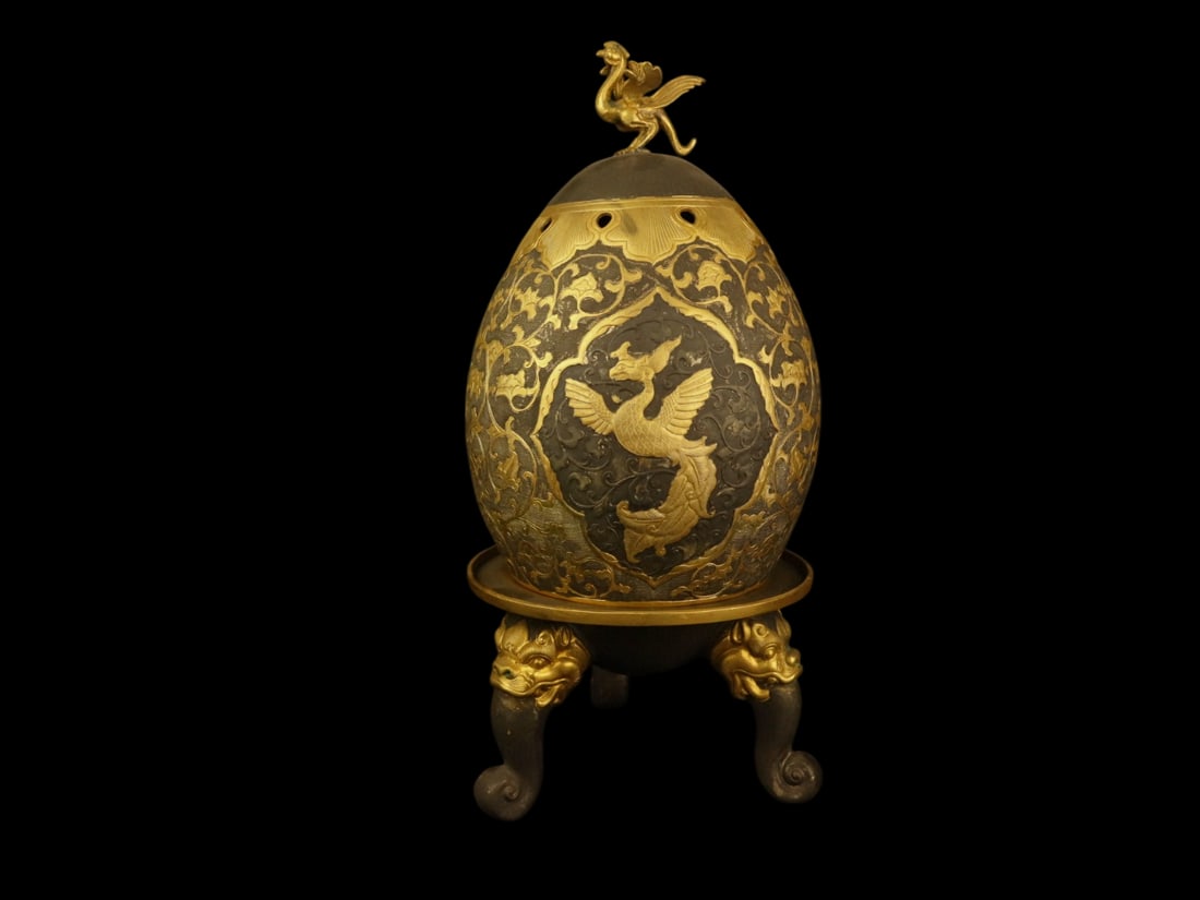An Exquisite Gilt Bronze Flower and Bird Pattern Tripod Censer: An Exquisite Gilt Bronze Flower and Bird Pattern Tripod Censer,Tang Dynasty,China,With Mark,Size:6.7inx6.7inx13.8in,Weight:1838g,铜鎏金花鸟纹三足香