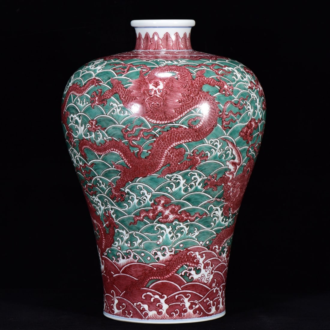 An Exquisite Wucai Seawater Dragon Pattern Vase: An Exquisite Wucai Seawater Dragon Pattern Vase,Qing Dynasty,China,with Qianlong Six-character Mark,Size:14.2inx9.8in,五彩海水龙纹瓶,中国清&