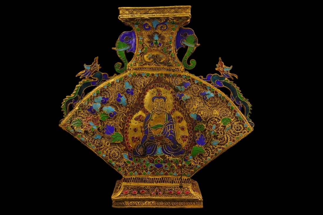 An Exquisite Filigree and Gilding Buddha Statue Pattern Elephant-Ears Vase,Inlaid Gems: An Exquisite Filigree and Gilding Buddha Statue Pattern Elephant-Ears Vase,Inlaid Gems,Qing Dynasty,China,with Qianlong Four-character Mark,Size:9.8inx3.1inx10.2in,Weight:888g,花丝鎏