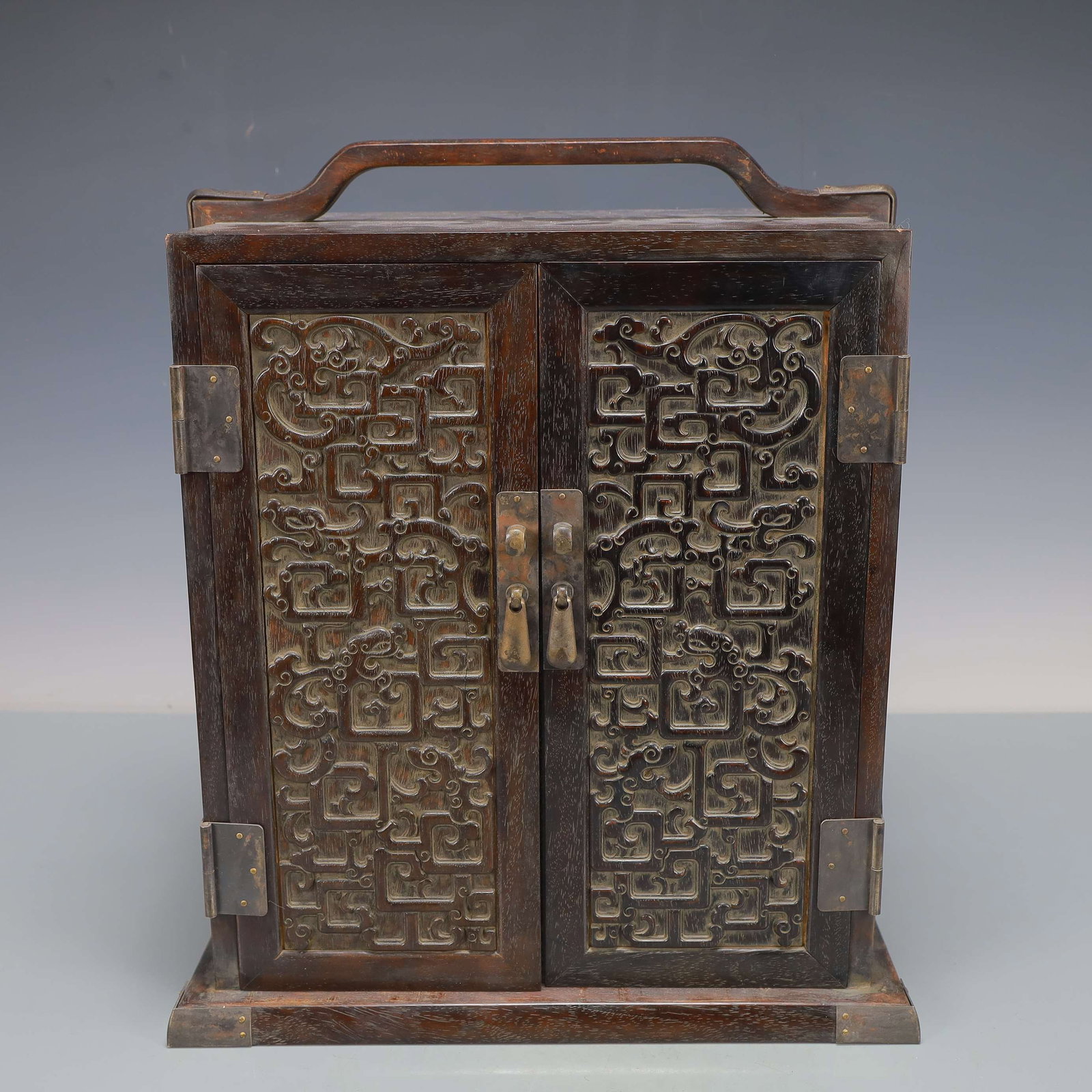 An Exquisite Zitanwood Dragon Pattern Tiered box (1 of 9)