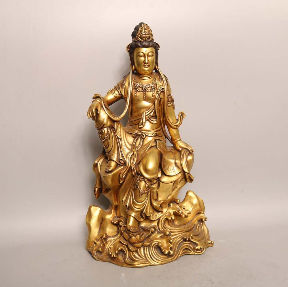 An Exquisite Gilt Bronze Statue of Avalokitesvara: An Exquisite Gilt Bronze Statue of Avalokitesvara,Ming Dynasty,China,with Yongle Six-character Mark,Size:18.1inx10.2in,Weight:8750g,铜鎏金观音像,中国