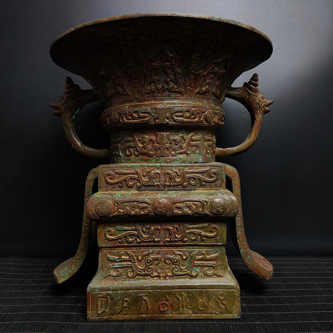 An Exquisite Bronze Auspicious Animal Pattern Double-Ears Vase,With Inscription: An Exquisite Bronze Auspicious Animal Pattern Double-Ears Vase,With Inscription,Shang and Zhou Dynasties of China,Size:11inx10.6in,Weight:4700g,青铜瑞兽纹双耳
