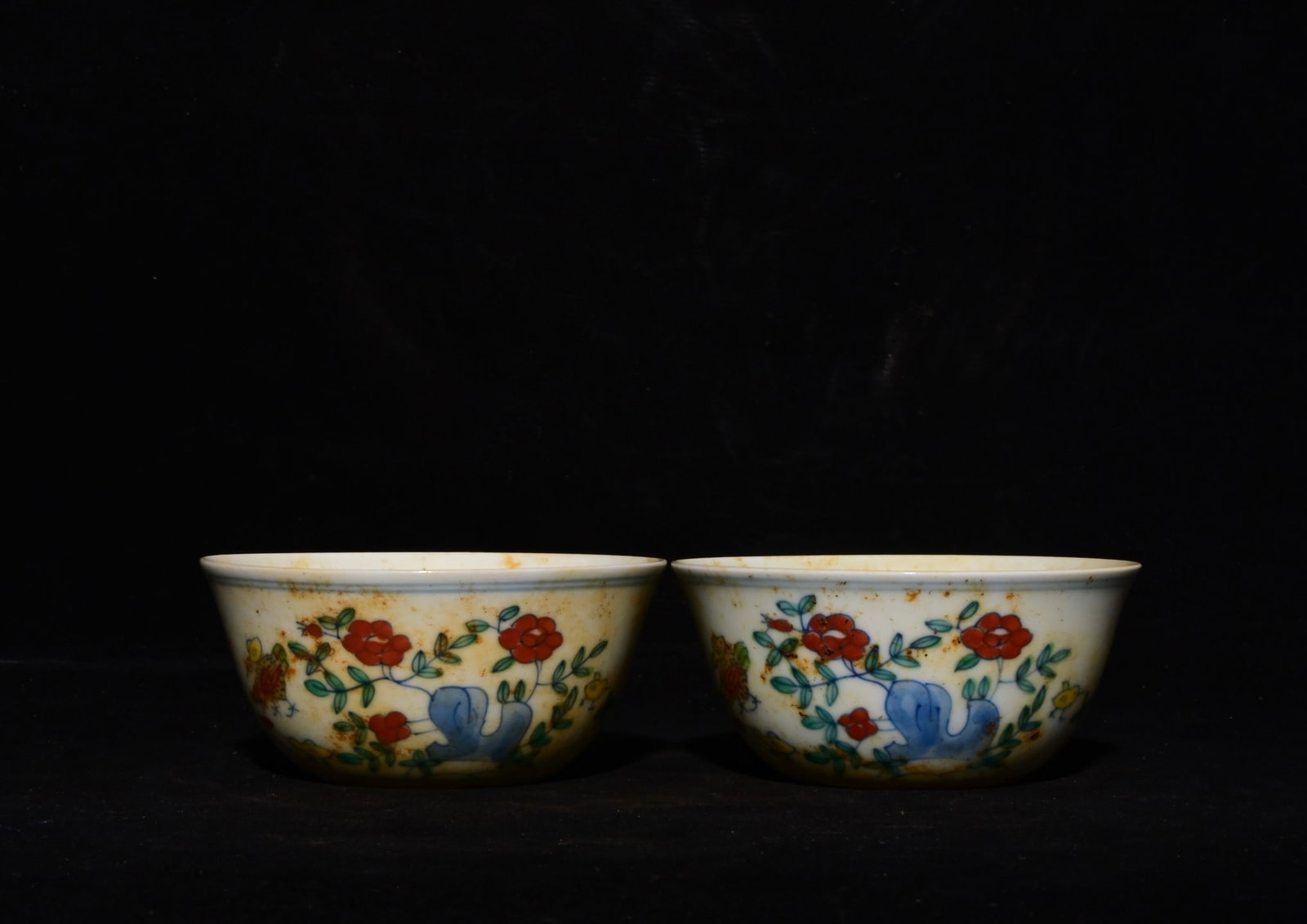 A Pair of Exquisite Doucai Flower and Bird Pattern Cups,: A Pair of Exquisite Doucai Flower and Bird Pattern Cups,Ming Dynasty, China,Chenghua Six-character Mark,Size:1.6inx3.1in 一对斗彩花鸟纹杯