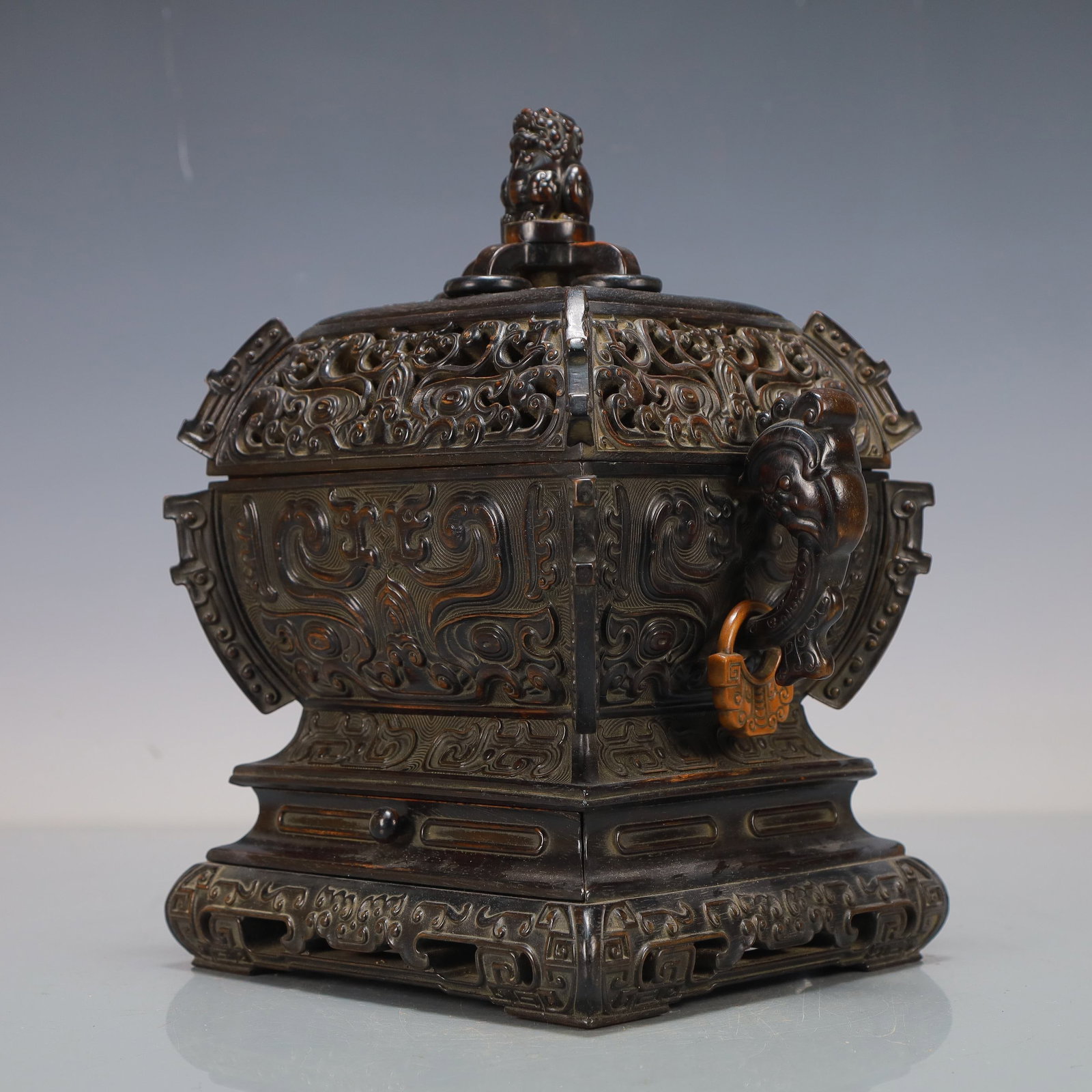 An Exquisite Zitanwood Dragon Pattern with Cover Beast-Ears Censer: An Exquisite Zitanwood Dragon Pattern with Cover Beast-Ears Censer,Qing Dynasty,China,Size:9.1inx6.7inx10.2in,Weight:1450g,紫檀木龙纹带盖兽耳Ɖ