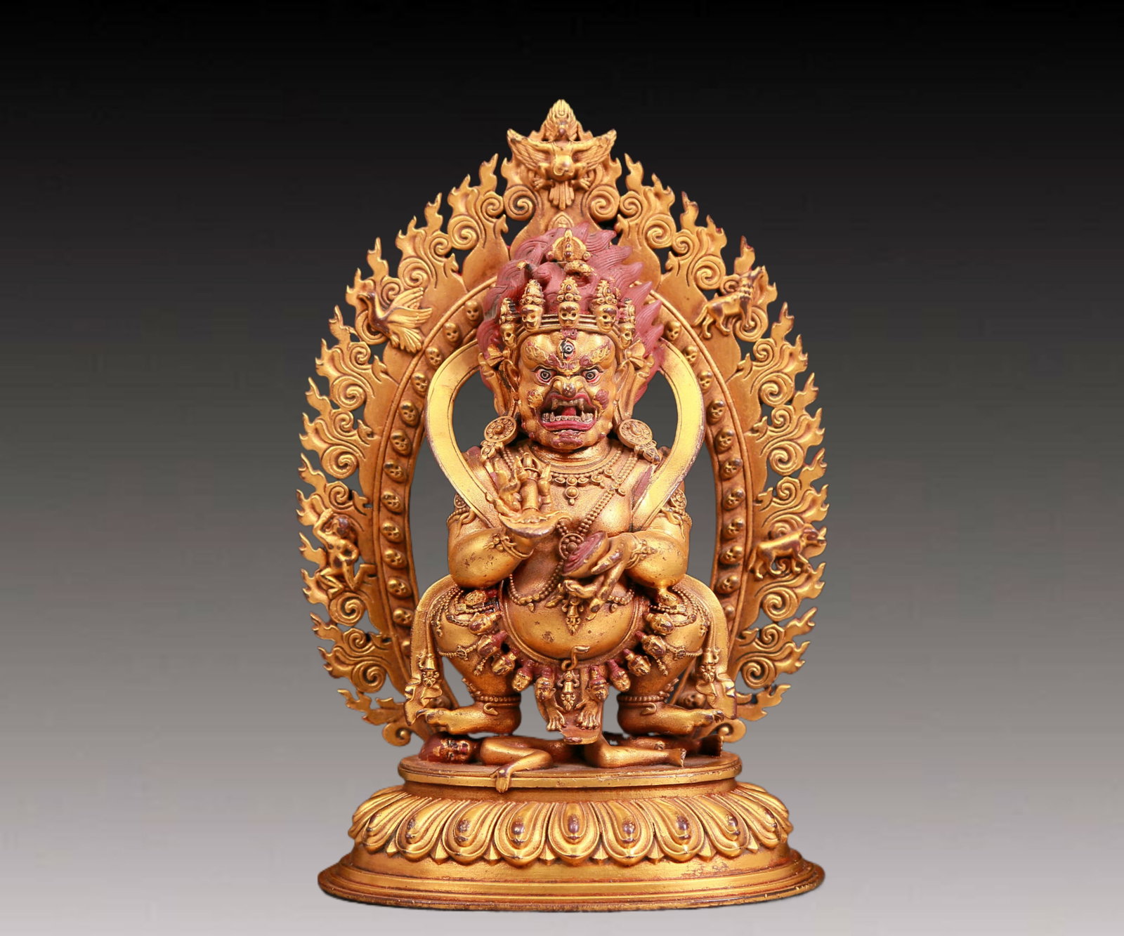 A solemn gilt bronze Vajra statue: A solemn gilt bronze Vajra statue,Qianlong mark,Qing Dynasty,China. Vajra's body is majestic and majestic,symbolizing strong will and invincible power. At the same time,his face is A solemn,and his br