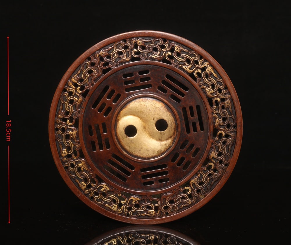 An Exquisite Gilt Bronze Trigram Pattern Censer: An Exquisite Gilt Bronze Trigram Pattern Censer,Ming Dynasty,China,with Xuande Six-character Mark,Size:2.8inx6.2in,Weight:2511g,铜鎏金八卦纹香炉,中