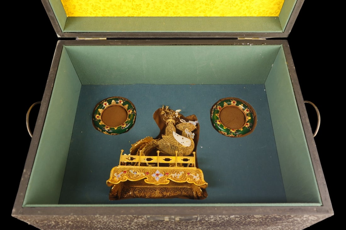 A Set of Fine Filigree and Gilding Inlaid White Jade Auspicious Animal Ornament and Gilt Bronze (1 of 11)