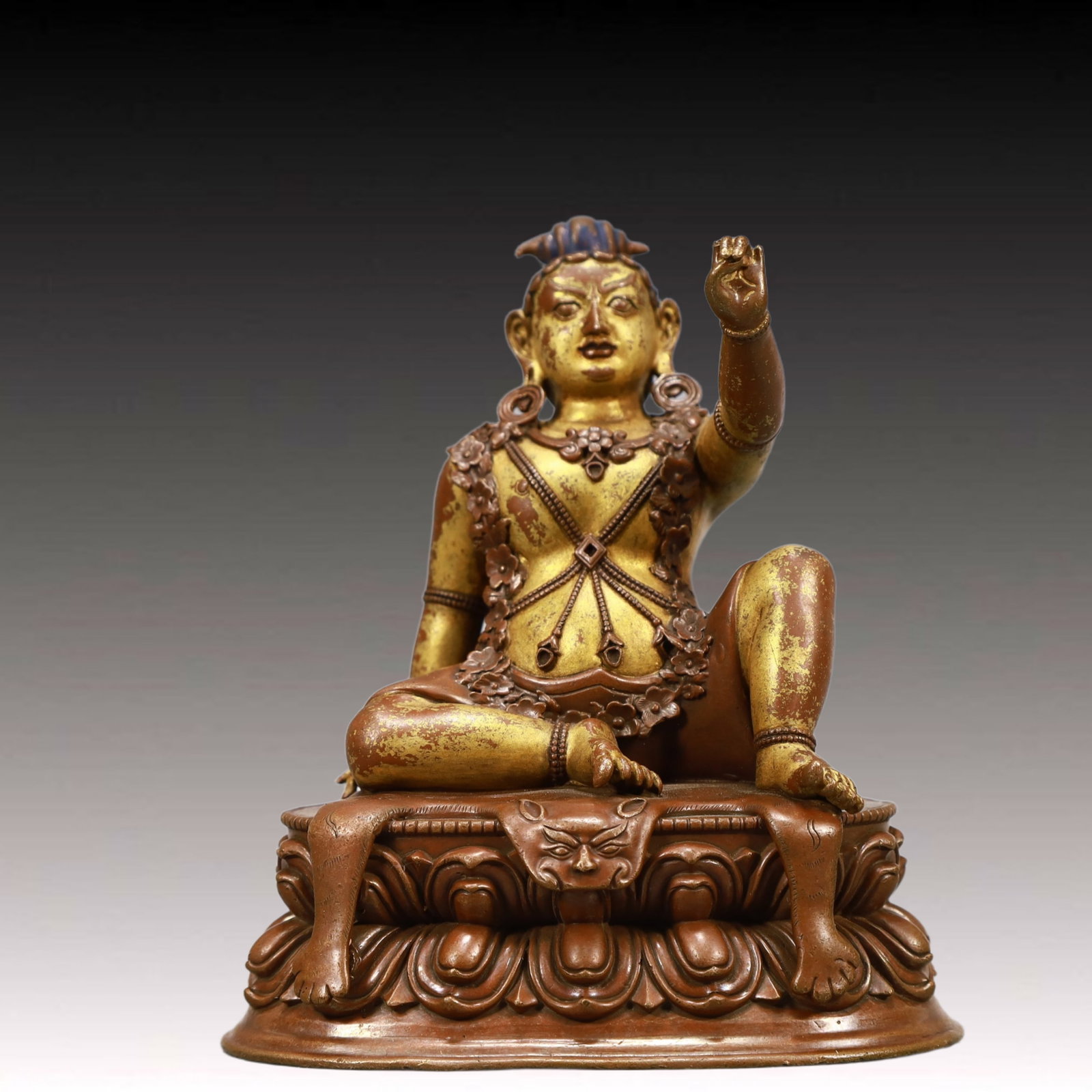 A Solemn Gilt Bronze Statue of Vajra: A Solemn Gilt Bronze Statue of Vajra,Qing Dynasty,China,Size:4.7inx3.3inx5.3in,Weight:850g,铜鎏金大成就者佛像,中国清代