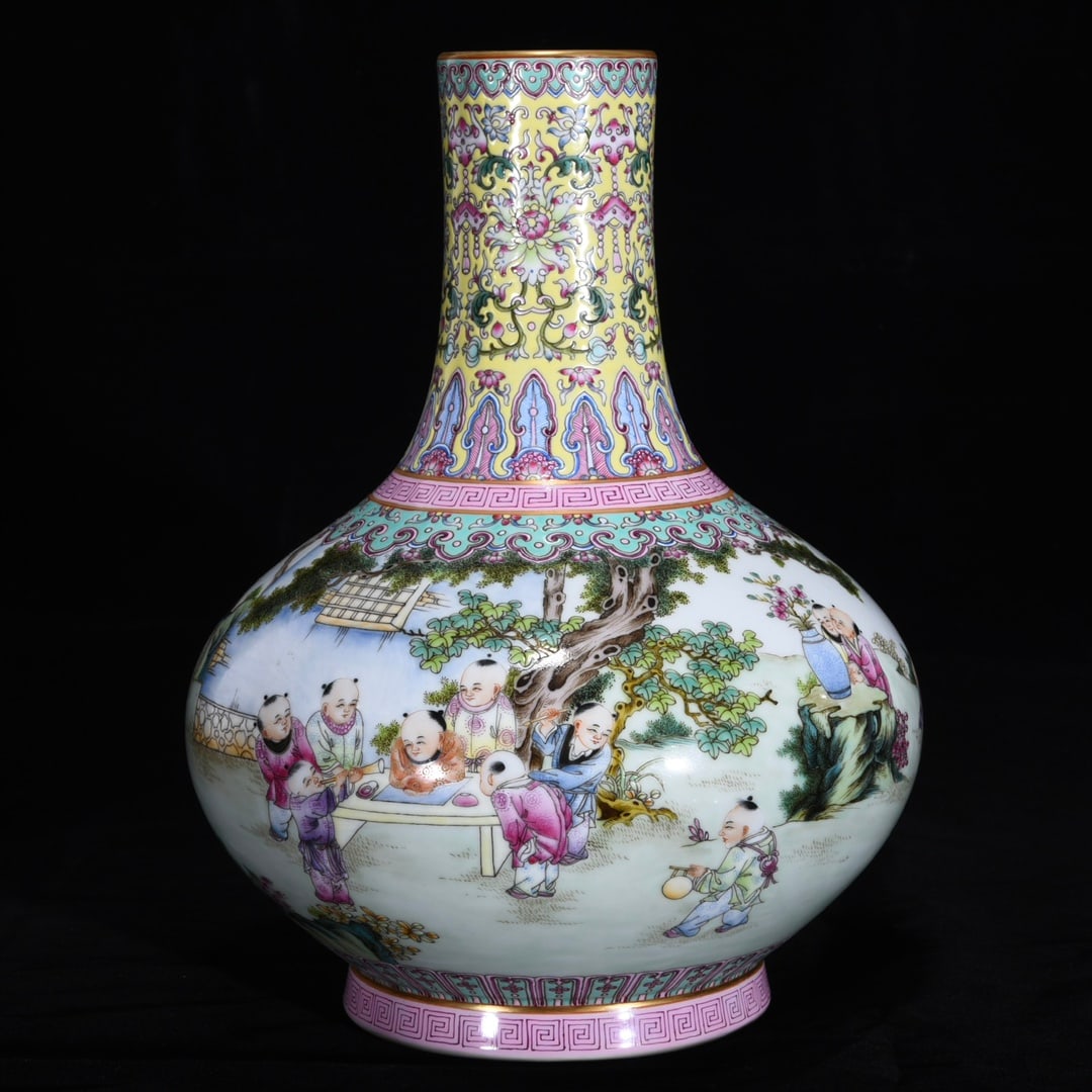 An Exquisite Famille-Rose Character and Story Pattern Vase: An Exquisite Famille-Rose Character and Story Pattern Vase,Qing Dynasty,China,with Qianlong Six-character Mark,Size:11.2inx8.7in,粉彩人物故事纹瓶,ߑ