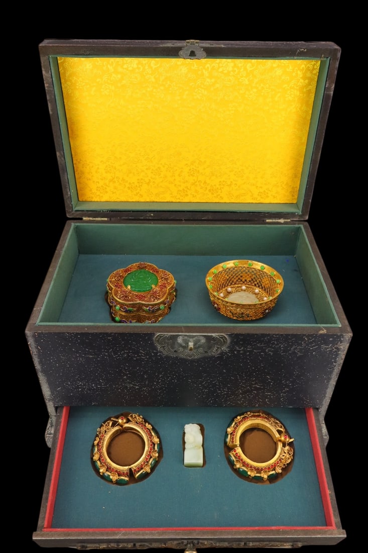 A Set of Fine Filigree and Gilding Inlaid Jadeite White Jade Ornament,Inlaid Gems: A Set of Fine Filigree and Gilding Inlaid Jadeite White Jade Ornament,Inlaid Gems,Qing Dynasty,China,with Qianlong Four-character Mark,Size:(Jewelry Box)4.7inx4.7inx2.8in,(Bowl)4.7inx4.7inx2.8in,(Brac
