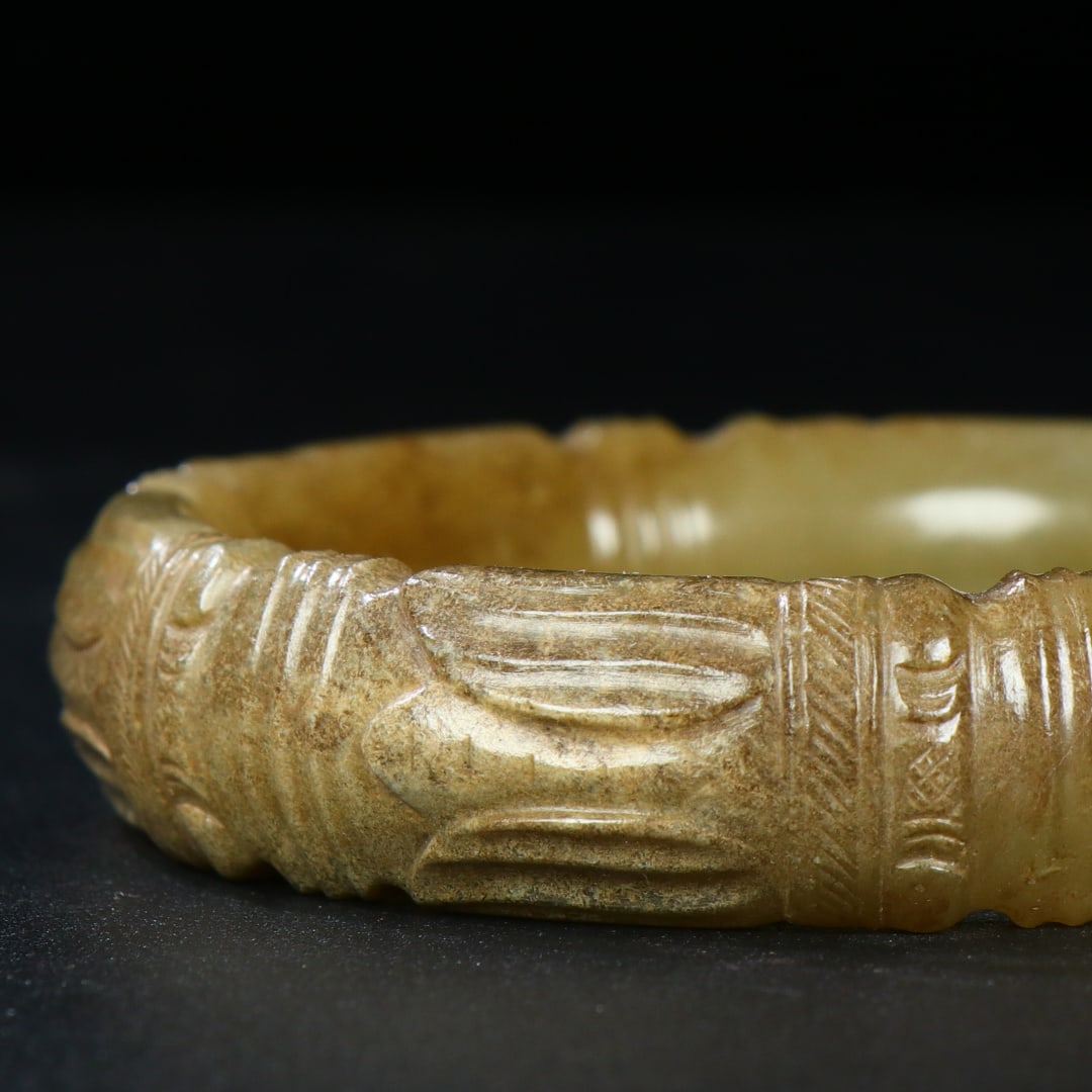 An Exquisite White Jade Cicada Pattern Bracelets - 3