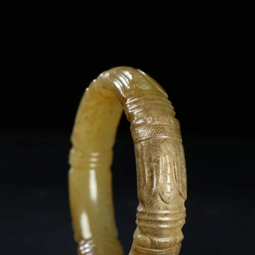 An Exquisite White Jade Cicada Pattern Bracelets - 4
