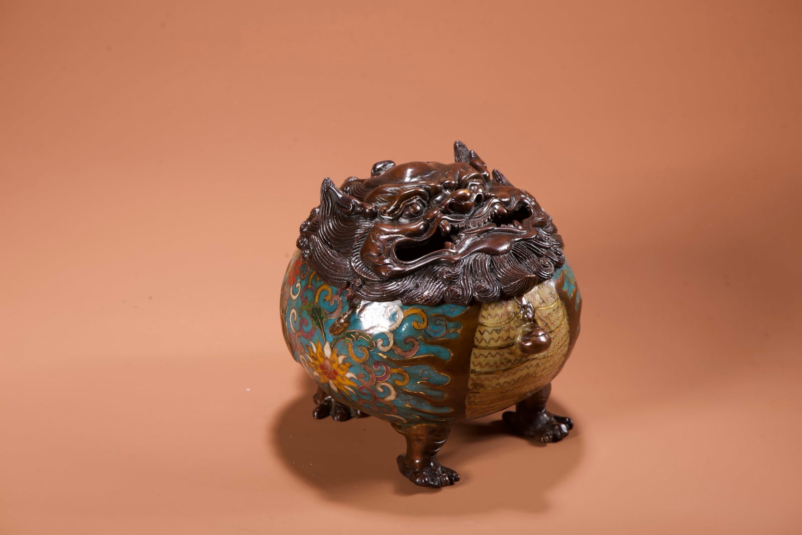 An Exquisite Cloisonne Lotus Pattern with Cover four legs Censer: An Exquisite Cloisonne Lotus Pattern with Cover four legs Censer,Ming Dynasty,China,with Xuande Four-character Mark,Size:5.5inx5.1in,Weight:1380g,景泰蓝缠枝莲ಬ