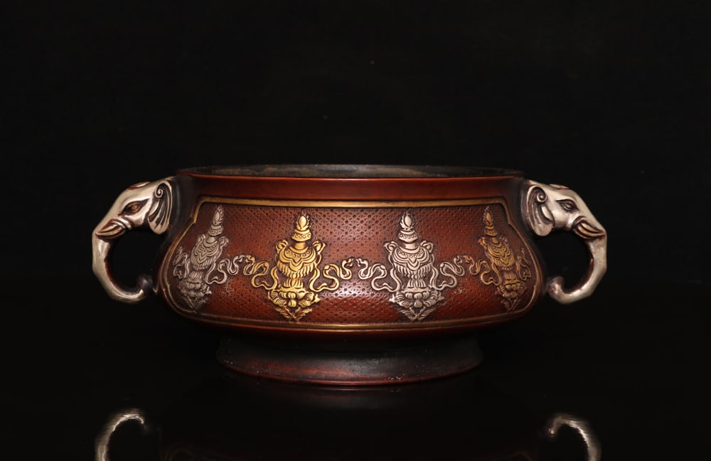 An Exquisite Silver-Gilt Bronze Eight Treasures Pattern Elephant-Ears Censer: An Exquisite Silver-Gilt Bronze Eight Treasures Pattern Elephant-Ears Censer,Ming Dynasty,China,With Mark,Size:3.7inx10in,Weight:3500g,铜鎏金鎏银八宝纹&