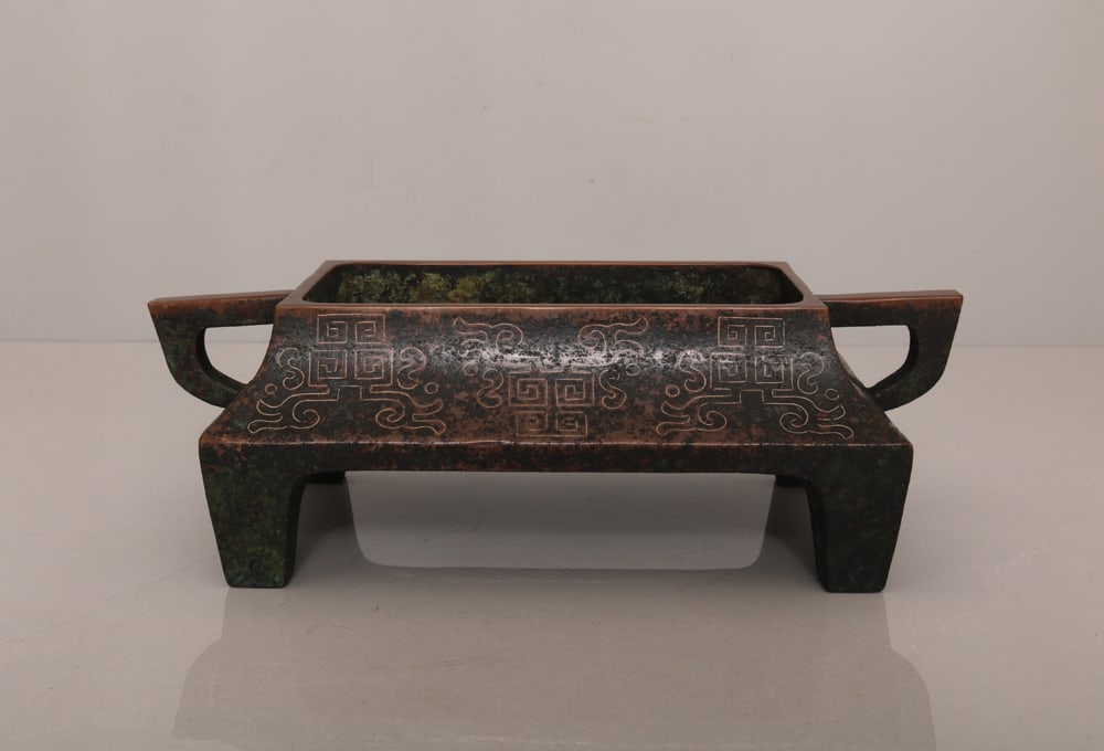 An Exquisite Bronze Inlaid Silver Wire Double-Ears four legs Censer: An Exquisite Bronze Inlaid Silver Wire Double-Ears four legs Censer,Ming Dynasty,China,With