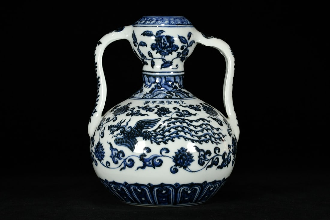 An Exquisite Blue and White Lotus Pattern Phoenix Pattern Double-Ears Vase: An Exquisite Blue and White Lotus Pattern Phoenix Pattern Double-Ears Vase,Ming Dynasty,China,with Xuande Six-character Mark,Size:7.9inx8.3in,青花缠枝莲纹凤&#