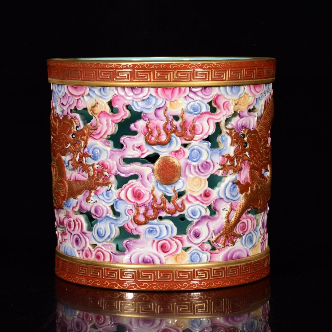 An Exquisite Enamel Gilded Dragon Pattern Brush Pot: An Exquisite Enamel Gilded Dragon Pattern Brush Pot,Qing Dynasty,China,with Yongzheng Six-character Mark,Size:7.9inx8.3in,珐琅彩鎏金龙纹笔筒,È