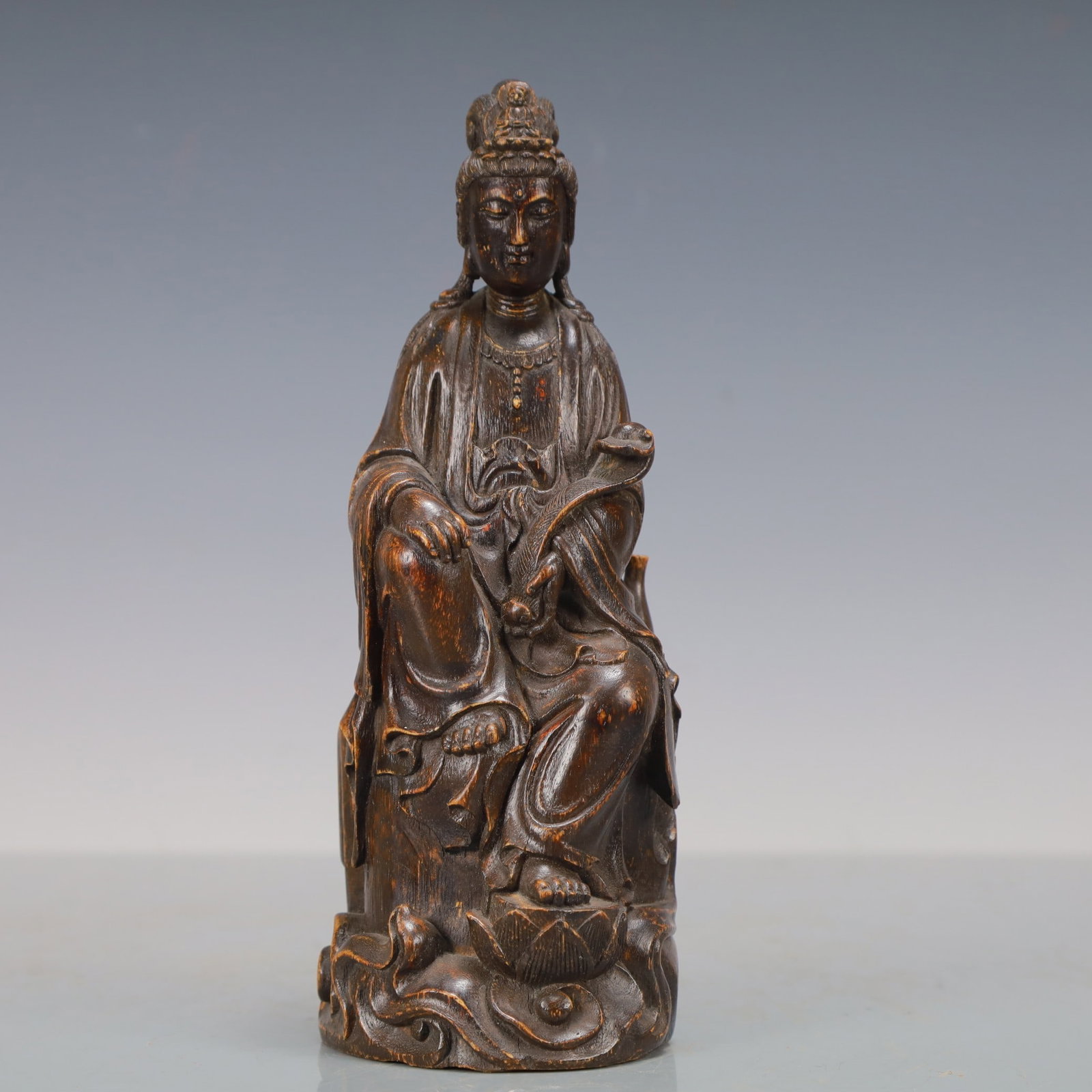 An Exquisite Eaglewood Statue of Avalokitesvara: An Exquisite Eaglewood Statue of Avalokitesvara,Qing Dynasty,China,Size:2.9inx2.9inx7.9in,Weight:150g,沉香木观音像,中国清代