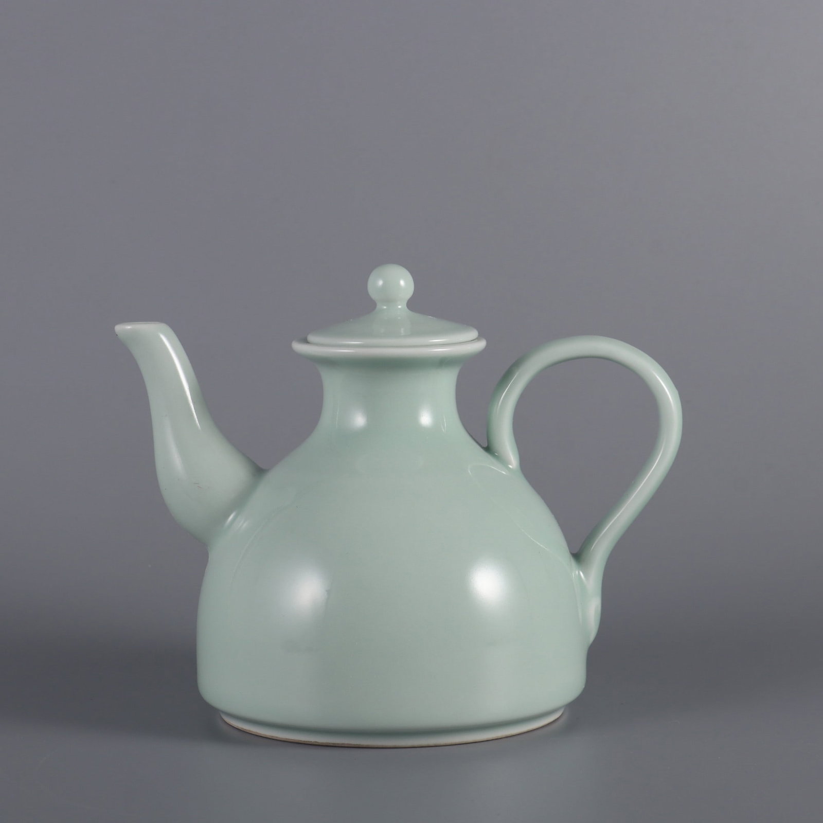 An Exquisite Celadon Glazed Teapot: An Exquisite Celadon Glazed Teapot,Qing Dynasty,China,Qianlong Six-character Mark,Size:5.5inx6.5in,青釉茶壶,中国清代,乾隆六字