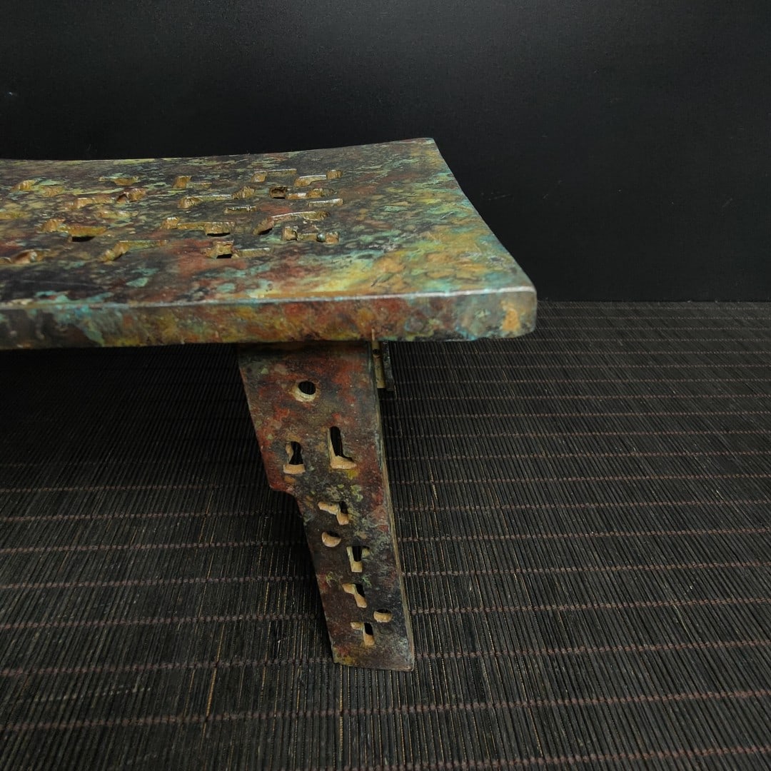 An Exquisite Bronze Base - 2