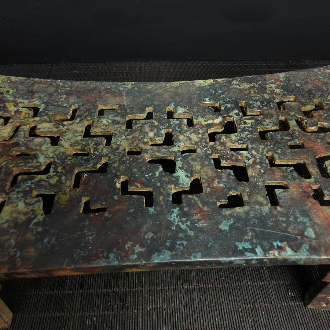 An Exquisite Bronze Base - 3