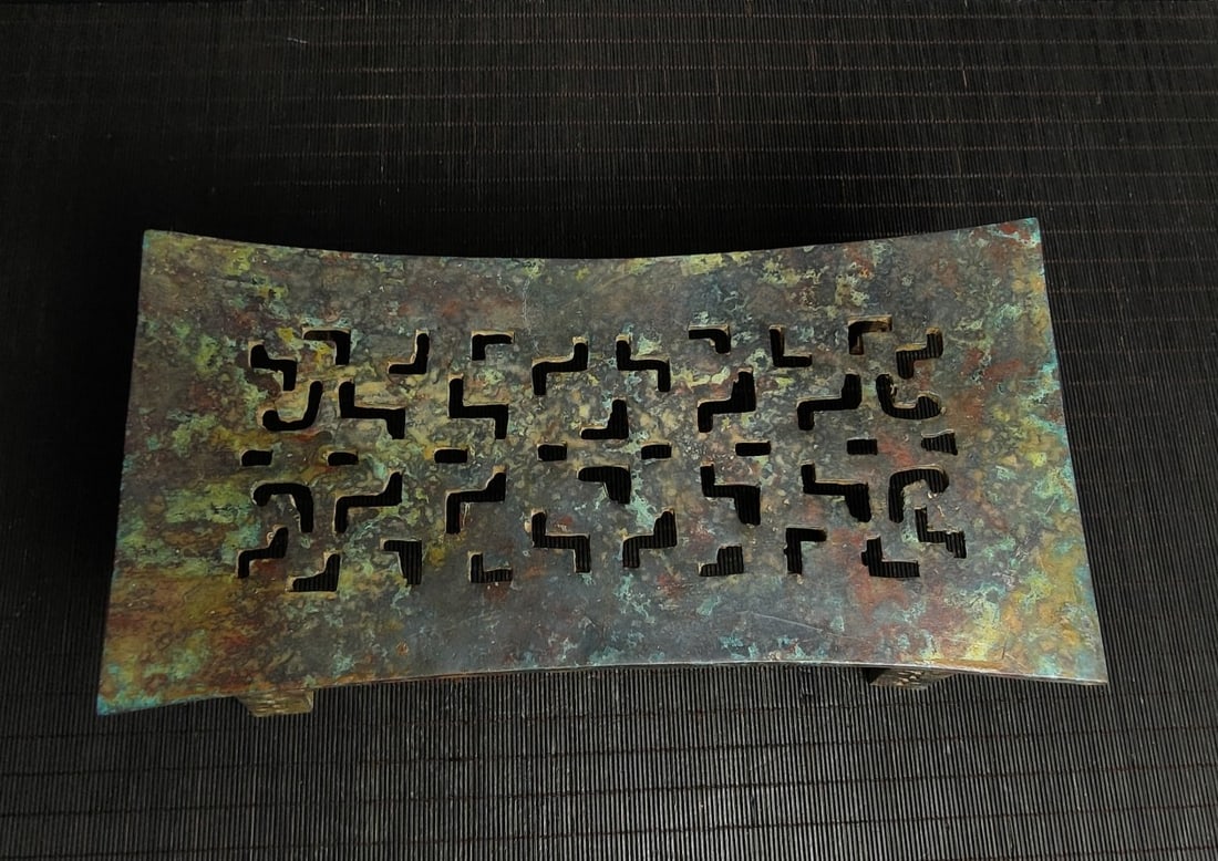An Exquisite Bronze Base - 7