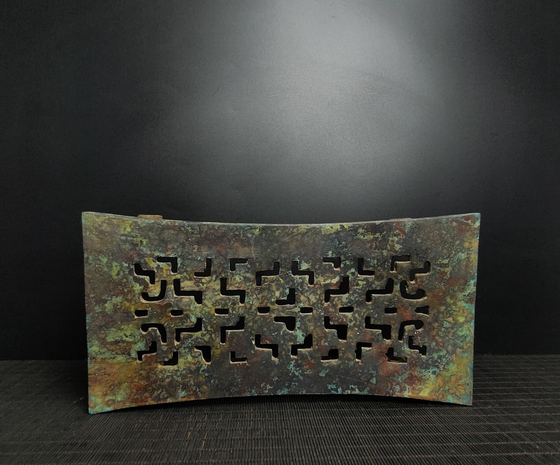 An Exquisite Bronze Base - 8