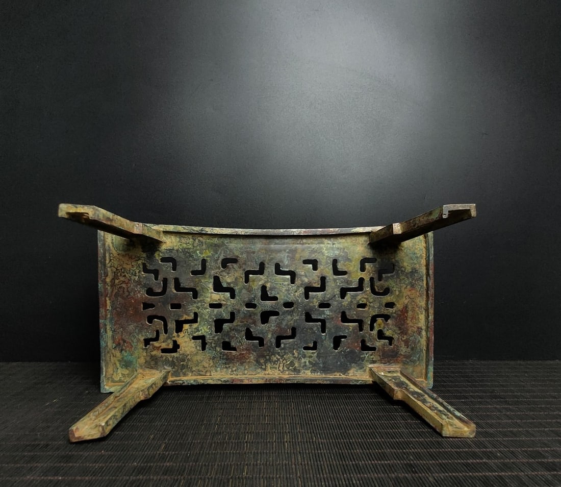 An Exquisite Bronze Base - 9
