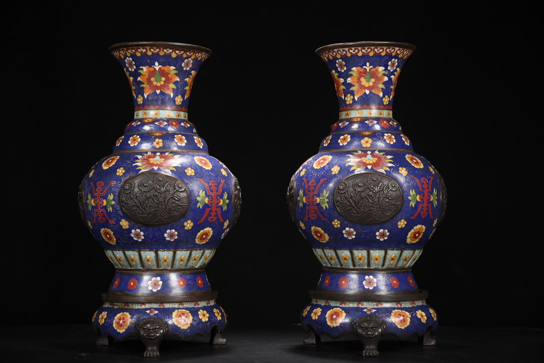 A Pair of Exquisite Cloisonne Lotus Pattern Vases: A Pair of Exquisite Cloisonne Lotus Pattern Vases,Qing Dynasty,China,with Qianlong Six-character Mark,Size:16.5inx8.3inx5.5in*2,Weight:10805g,一对景泰蓝缠枝&#