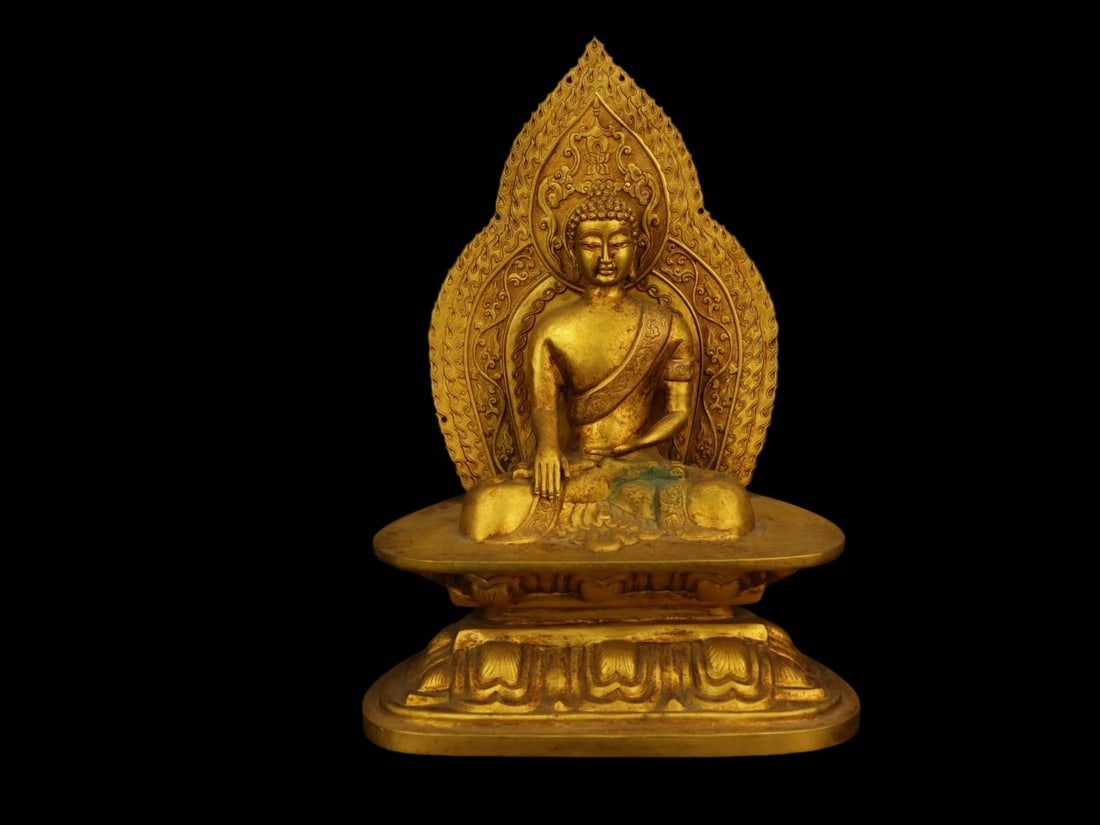 An Exquisite Gilt Bronze Buddha Statue