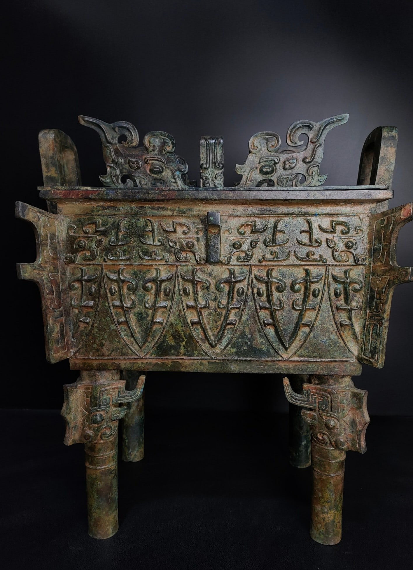 An Exquisite Bronze Beast-Face Pattern Double-Ears four legs Censer,With Inscription: An Exquisite Bronze Beast-Face Pattern Double-Ears four legs Censer,With Inscription,Shang and Zhou Dynasties of China,Size:18.5inx16.5inx10.2in,Weight:18400g,青铜兽面纹&