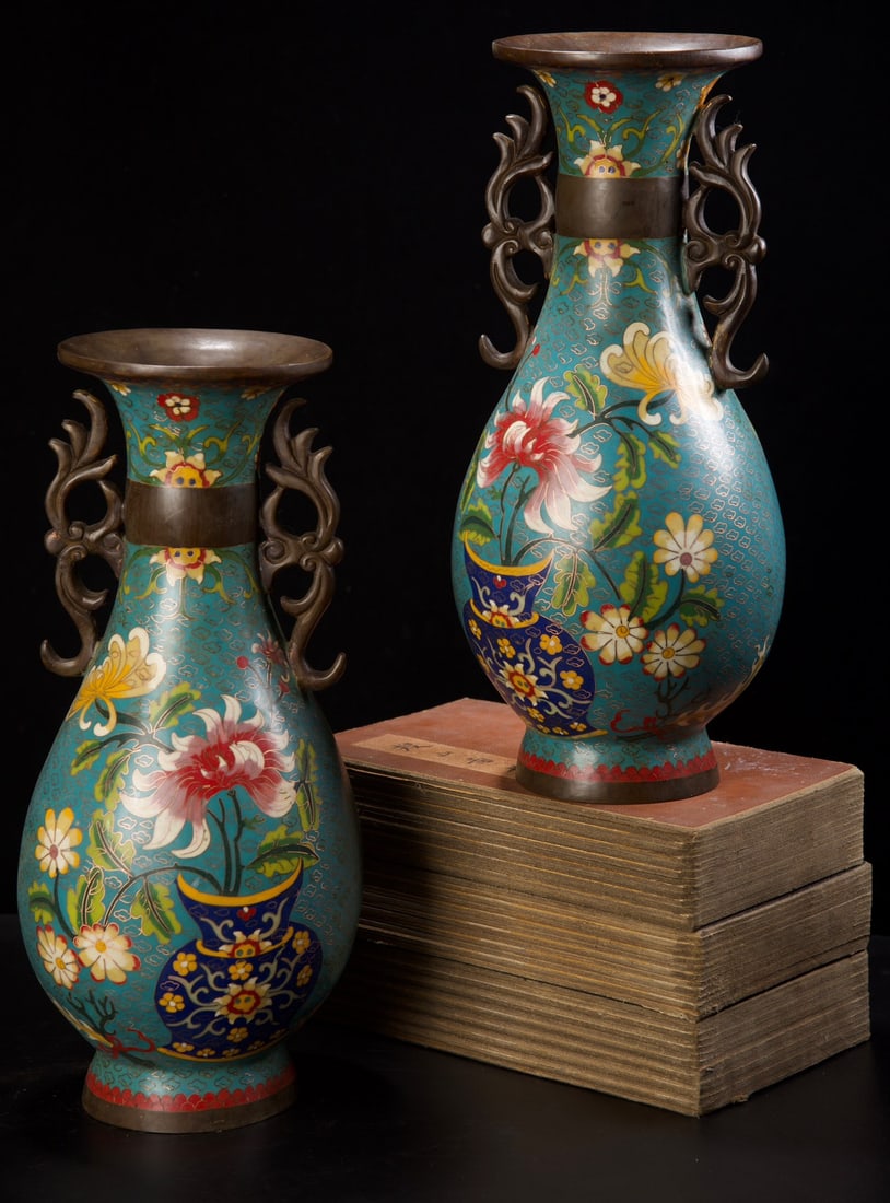 A Pair of Exquisite Cloisonne Flower Pattern Double-Ears Vases: A Pair of Exquisite Cloisonne Flower Pattern Double-Ears Vases,Qing Dynasty,China,with Qianlong Four-character Mark,Size:15.7inx5.5inx4.3in*2,Weight:7825g,一对景泰蓝Ŏ