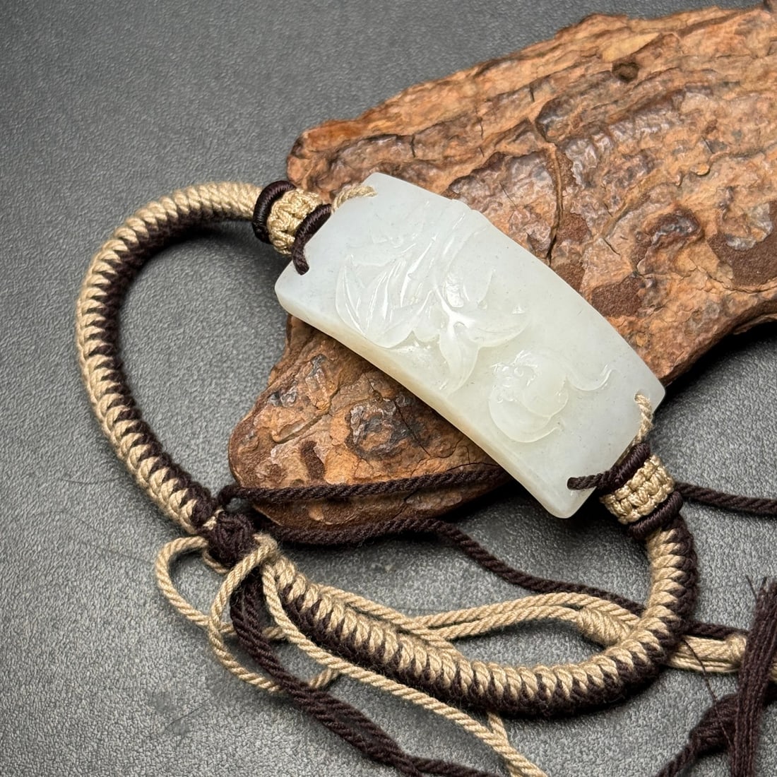 An Exquisite White Jade Bamboo Pattern Bracelets - 4