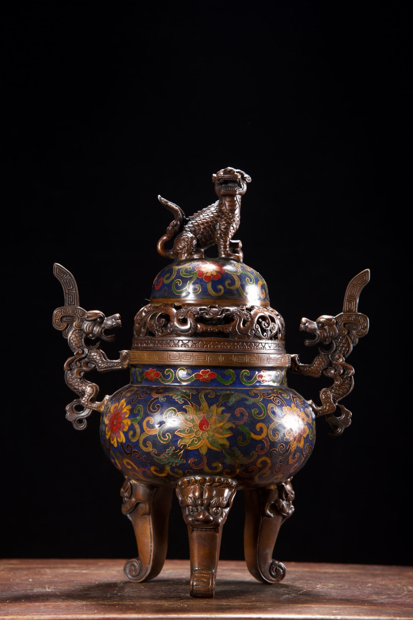 An Exquisite Cloisonne Lotus Pattern Auspicious Animal with Cover Dragon-Ears Tripod Censer: An Exquisite Cloisonne Lotus Pattern Auspicious Animal with Cover Dragon-Ears Tripod Censer,Qing Dynasty,China,with Qianlong Four-character Mark,Size:11inx8.7in,Weight:2275g,景泰蓝&#