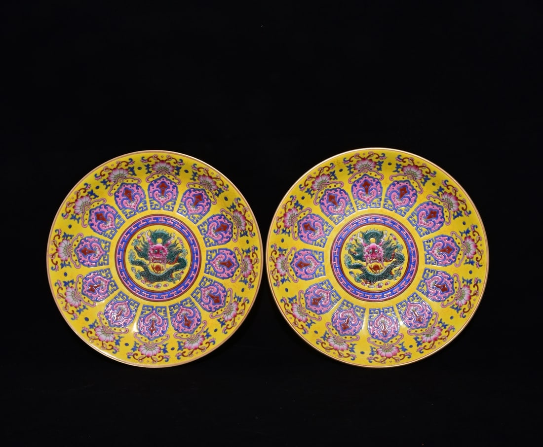 A Pair of Exquisite Enamel Dragon Pattern Flower Pattern Plates,: A Pair of Exquisite Enamel Dragon Pattern Flower Pattern Plates,Qing Dynasty, China,Yongzheng Six-character Mark,Size:1.6inx8.5in