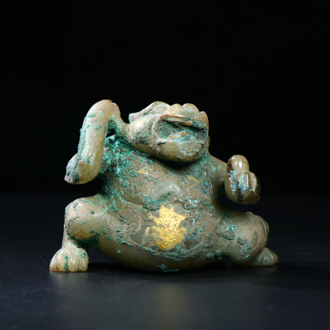 An Exquisite White Jade Gold and Slver Inlay Auspicious Animal Ornament: An Exquisite White Jade Gold and Slver Inlay Auspicious Animal Ornament,Han
