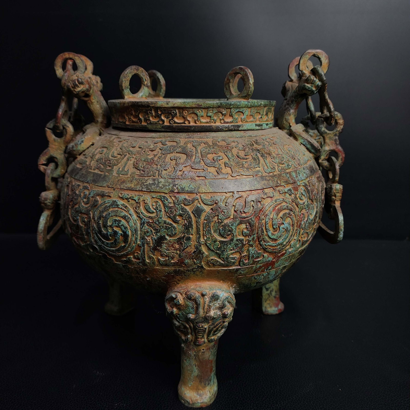 An Exquisite Bronze Auspicious Animal Pattern Double-Ears Tripod Censer: An Exquisite Bronze Auspicious Animal Pattern Double-Ears Tripod Censer,the Warring States period in China,Size:8.7inx8.7in,Weight:2700g,青铜瑞兽纹双耳三