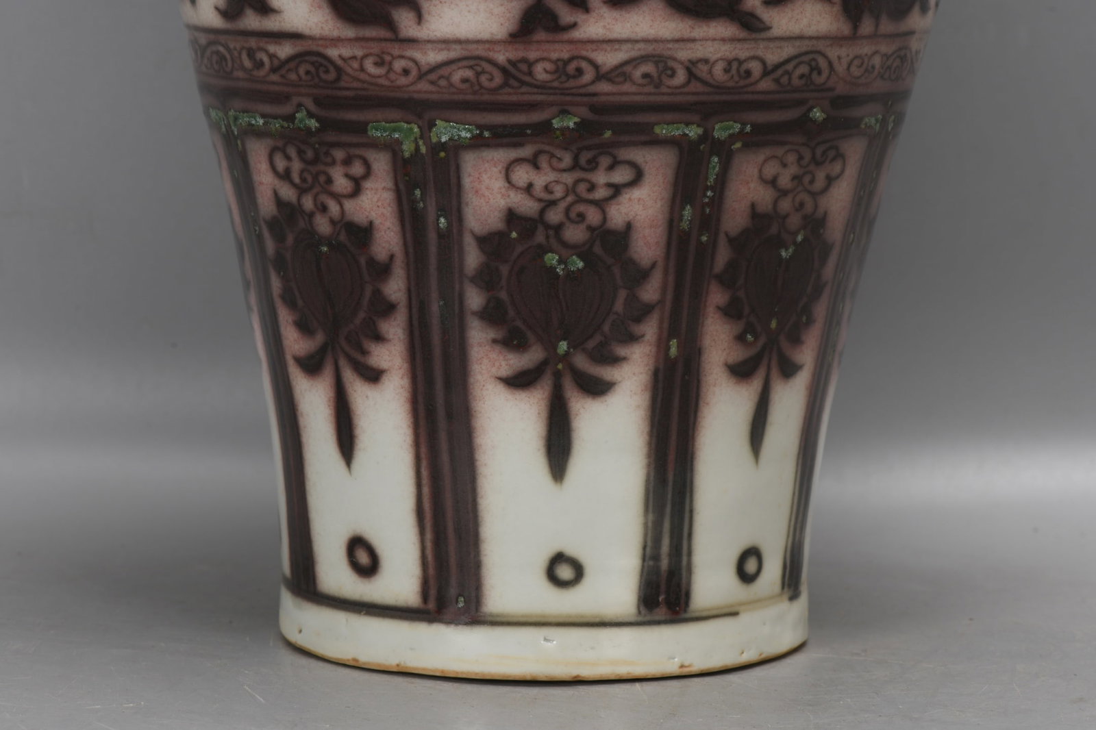 An Exquisite Underglaze-Red Lotus Pattern Dragon Pattern Vase - 5