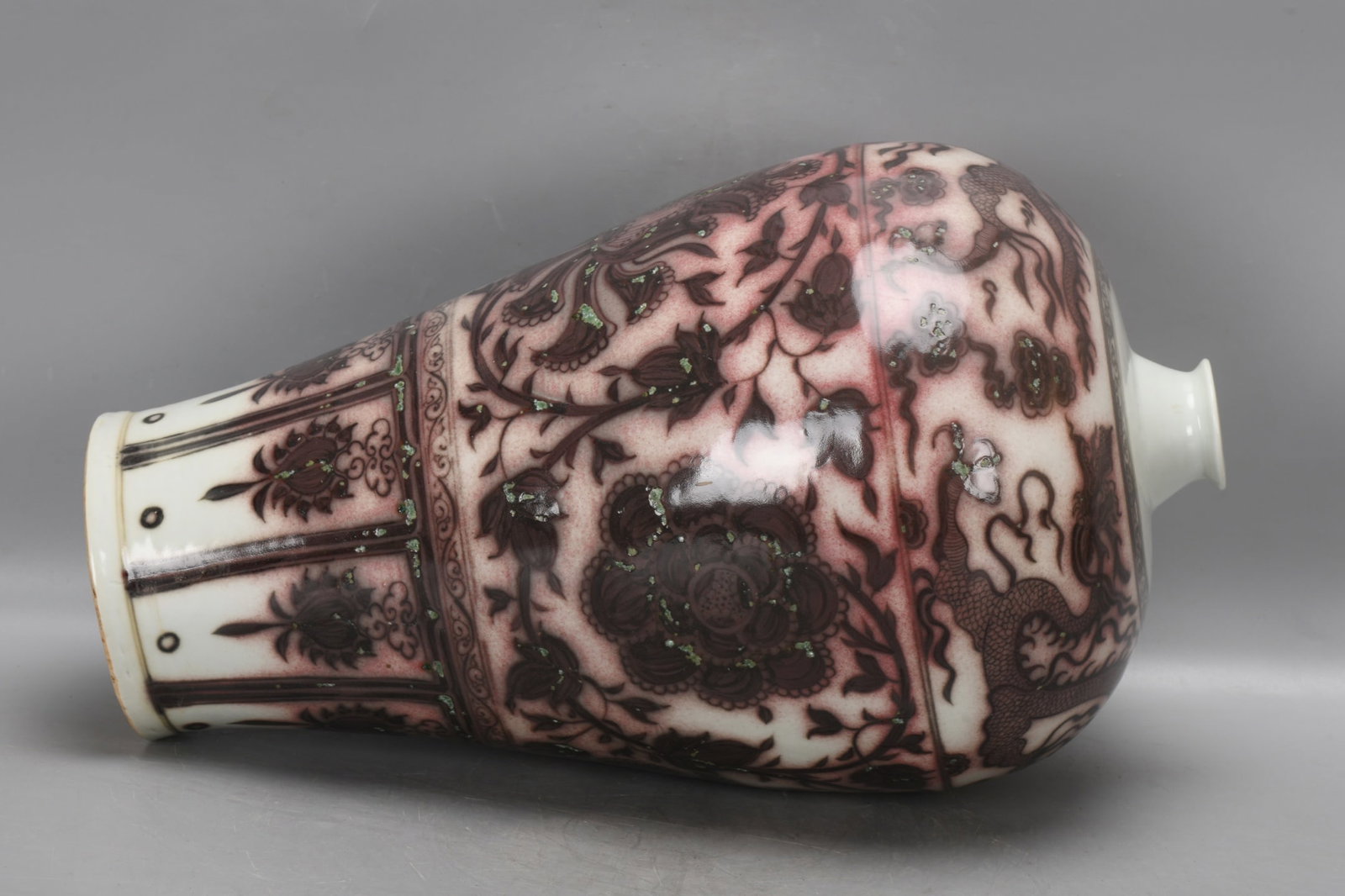 An Exquisite Underglaze-Red Lotus Pattern Dragon Pattern Vase - 7