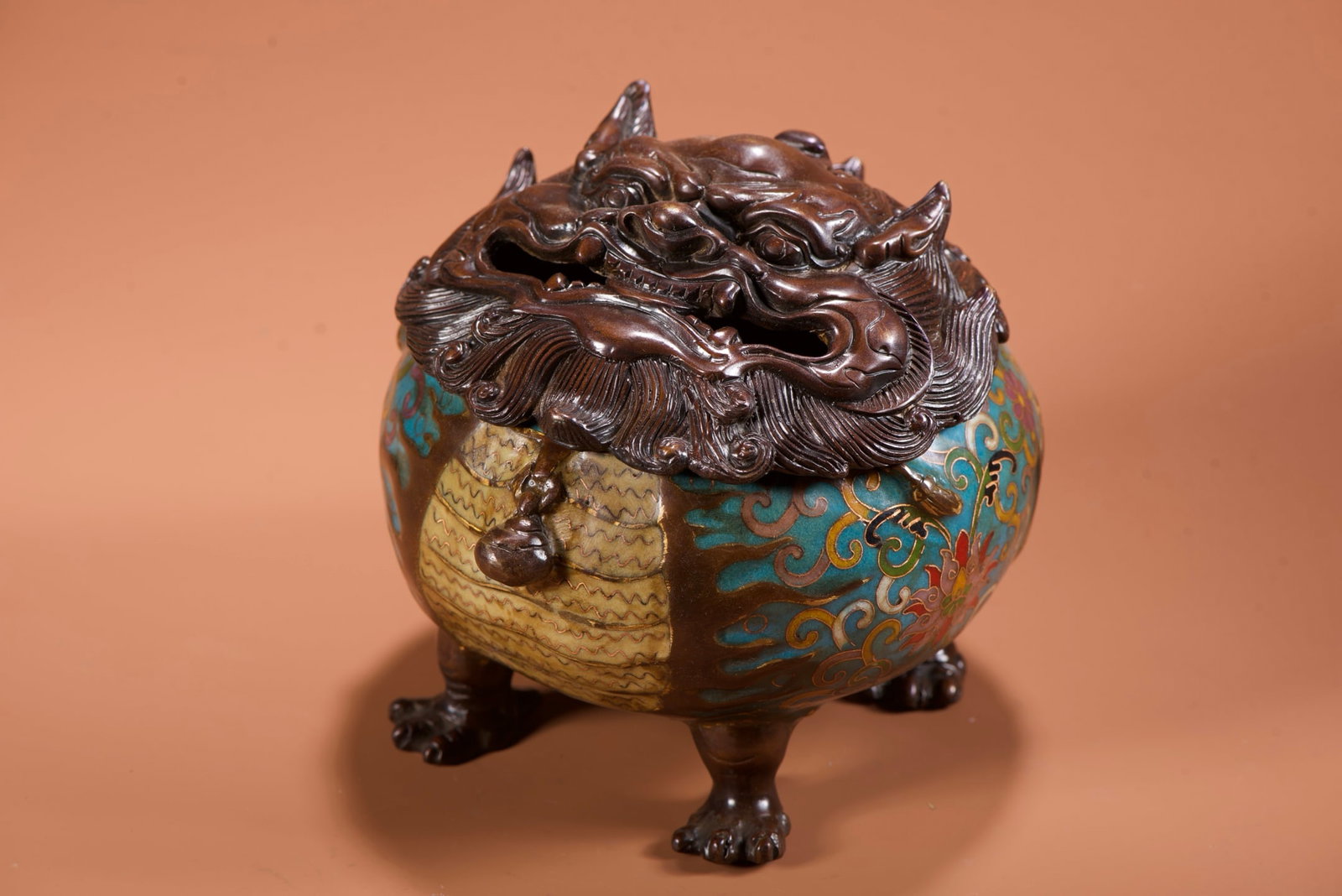 An Exquisite Cloisonne Lotus Pattern with Cover four legs Censer: An Exquisite Cloisonne Lotus Pattern with Cover four legs Censer,Ming Dynasty,China,with Xuande Four-character