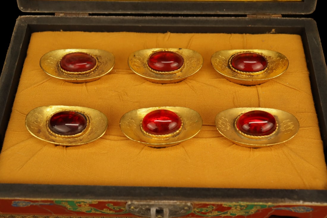 A Set of Fine Gilt Bronze Ingot Ornament,Inlaid Gems: A Set of Fine Gilt Bronze Ingot Ornament,Inlaid Gems,Qing Dynasty,China,with Qianlong Four-character