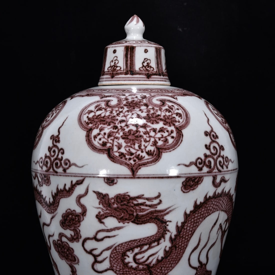 An Exquisite Underglaze-Red Dragon Pattern Vase - 4