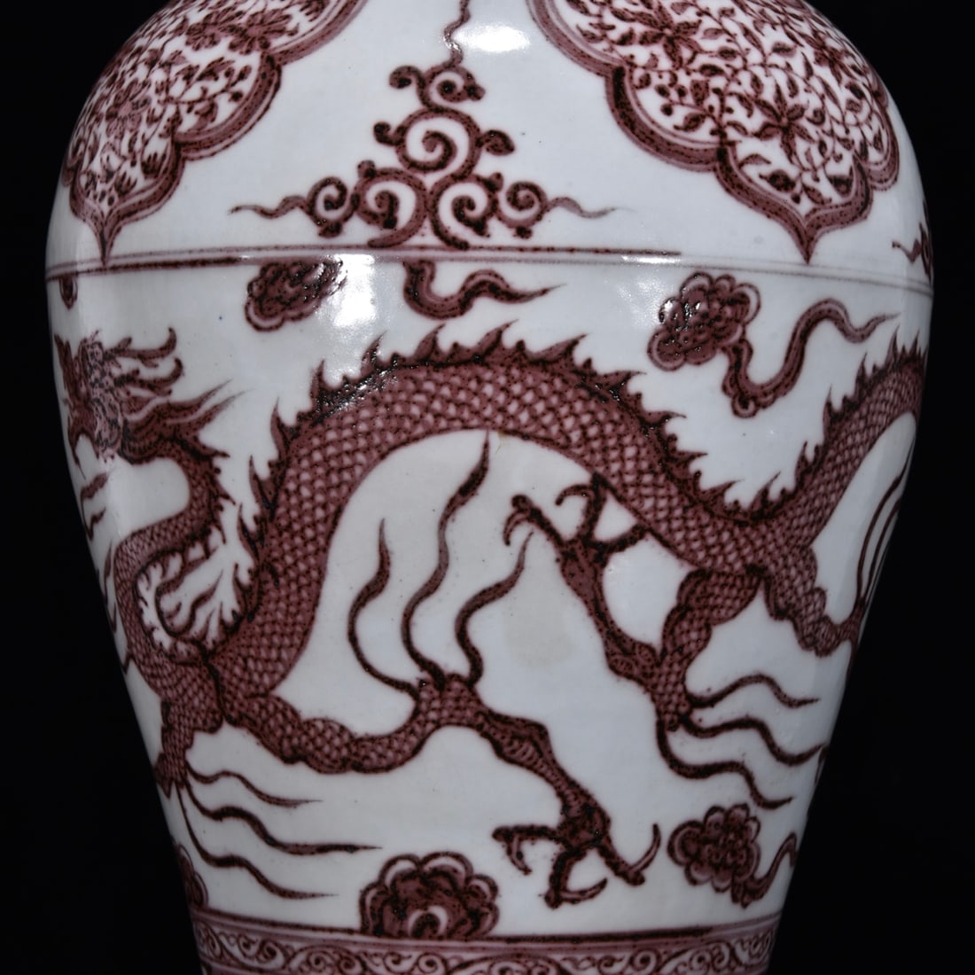 An Exquisite Underglaze-Red Dragon Pattern Vase - 6