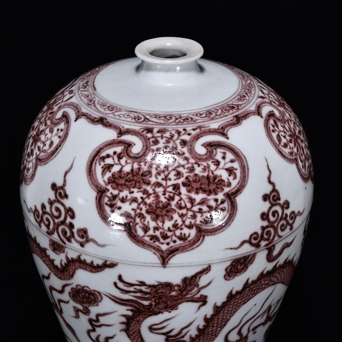 An Exquisite Underglaze-Red Dragon Pattern Vase - 8