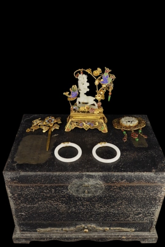 A Set of Fine Filigree and Gilding Inlaid White Jade Ornament,Inlaid Gems: A Set of Fine Filigree and Gilding Inlaid White Jade Ornament,Inlaid Gems,Qing Dynasty,China,with Qianlong Four-character