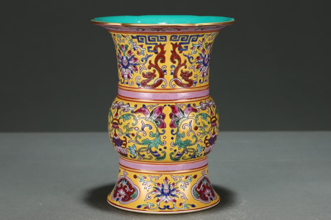 An Exquisite Yellow Ground Dragon Pattern Flower Pattern Vase - 3